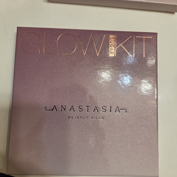 Anastasia Beverly Hills Sugar Glow Kit - Picture 2 of 4